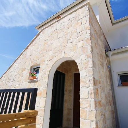 Apartment Pridraga דירה *
