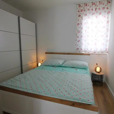 Apartment Pridraga Apartment