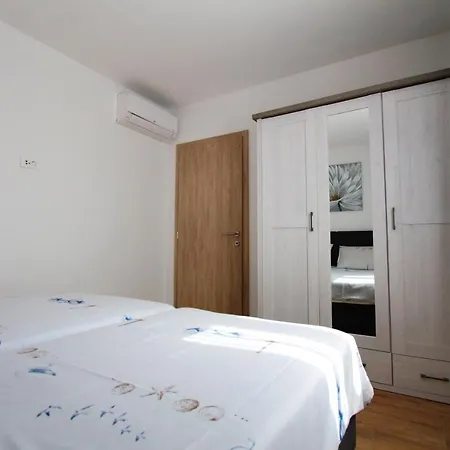 Apartment Apartment Pridraga