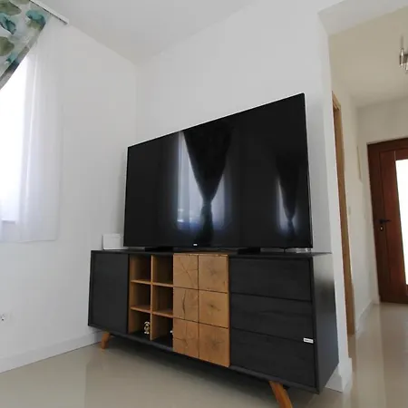 Apartment Pridraga דירה *