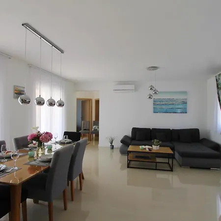 Apartment Pridraga *